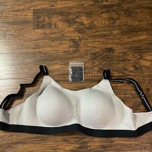 Momcozy - Milti Function Wearable Breast Pump Bra